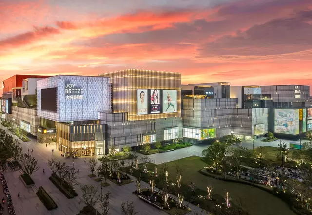 &Eacute;clairage de fa&ccedil;ade pour grand centre commercial