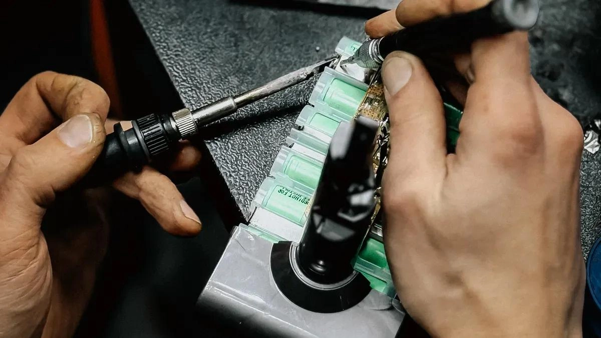 Comment souder et connecter des bandes lumineuses au n&eacute;on flexibles classiques en toute s&eacute;curit&eacute;