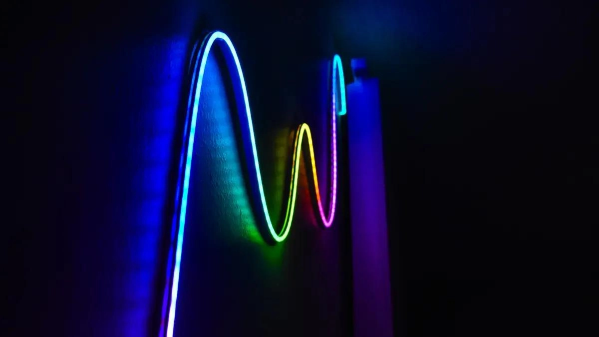 Comment une LED flexible &agrave; fonctionnement continu de 50 m garantit-elle une luminosit&eacute; uniforme